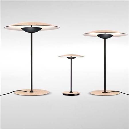 Ginger 20M Lámpara de mesa 14 cm.Portatil 3 intensidades Roble Marset